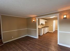  2111 Rockford Ln, Shively, Ky 40216 4 Beds 1 Bath 1,111 Sqft in Shively, KY (Photo 2 of 4)