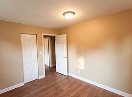  2111 Rockford Ln, Shively, Ky 40216 4 Beds 1 Bath 1,111 Sqft in Shively, KY (Photo 3 of 4)