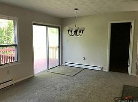 75 Gifford St, Norwich, Ct 06360 in Norwich, CT (Photo 3 of 12)