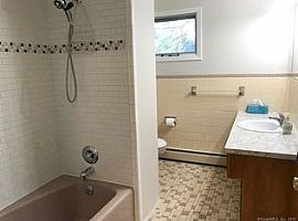 75 Gifford St, Norwich, Ct 06360 in Norwich, CT (Photo 5 of 12)