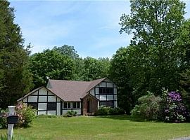 5 Briar Hill Rd, Norwich, Ct 06360 in Norwich, CT