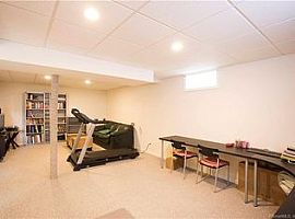 50 Valley View Dr, Farmington, Ct 06032 in Farmington, CT (Photo 4 of 11)