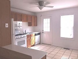 42 Blaine St, Fairfield, Ct 06824 in Fairfield, CT (Photo 3 of 11)