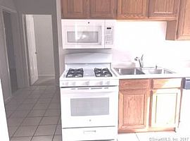 42 Blaine St, Fairfield, Ct 06824 in Fairfield, CT (Photo 7 of 11)