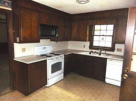 112 Wilkshire Dr, Greenville, Nc 27858 4 Beds 2 Baths 2,240 Sqf in Greenville, NC (Photo 5 of 7)