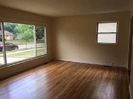 Just in Time to Head Back to School! Walk to Allen Elementary S in Ann Arbor, MI (Photo 4 of 7)