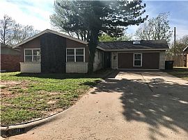 Newly Remodeled 4 Bedroom 2 Bath Home Has Updated Lighting in Moore, OK