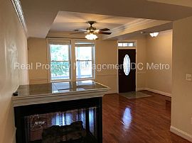 Single Family Home For Rent in Washington, DC (Photo 2 of 5)