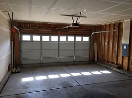 Beautiful, Spacious 3 Bedroom Ranch Home in Ridgeview in Denver, CO (Photo 8 of 10)