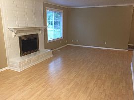 Charming and Very Clean 3 Br 2 Ba House with 2 Car Garage with  in Salem, OR (Photo 4 of 6)