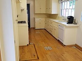 This Is a Large 2,150 Square Foot House, South of Ventura Blvd, in Woodland Hills, CA (Photo 6 of 8)