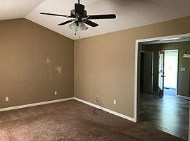 1032 Cove Cir, Clayton, N Rent 550 Deposit 550 Total 1100 in Clayton, NC (Photo 4 of 7)