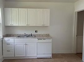 213 Forestdale Dr, Jamestown Rent 500 Deposit 500 Total 1000 in Jamestown, NC (Photo 5 of 7)