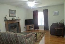  201 Ne 57th St, Oak Island, Nc 28465 3 Beds 2 Baths 1,400 Sqft in Oak Island, NC (Photo 4 of 4)