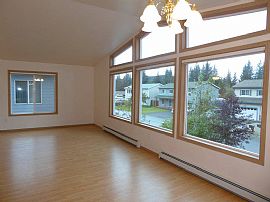  3br - 1645ft2 - Back Loop 3bd/2ba Attached Home, Pet Friendly, in Anchorage, AK (Photo 3 of 9)