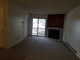 Beautiful Spacious  2-Bedroom, 1 Bathroom, Open Floor Plan in Aurora, CO (Photo 3 of 12)