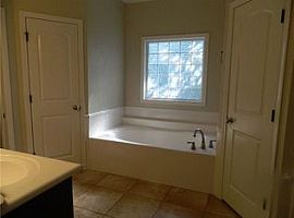 1009 Linlen Ave, Mobile, Al 36609 in Mobile, AL (Photo 3 of 9)