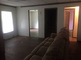  517 W 3rd St, Junction City, Ks 66441 4 Beds 1 Bath 1,632 Sqft in Junction City, KS