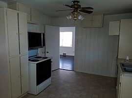  1545 E Raines Rd, Memphis, Tn 38116 3 Beds 2 Baths 1,807 Sqft in Memphis, TN (Photo 2 of 4)