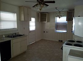  1545 E Raines Rd, Memphis, Tn 38116 3 Beds 2 Baths 1,807 Sqft in Memphis, TN (Photo 3 of 4)