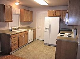  617 Richards Ln, Champaign, Il 61820 3 Beds 1 Bath 1,025 Sqft in Champaign, IL (Photo 2 of 4)