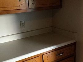  924 Lindsey Dr, Clarksville, Tn 37042 3 Beds 2 Baths 1,200 Sqf in Clarksville, TN (Photo 2 of 5)