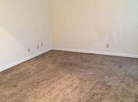  924 Lindsey Dr, Clarksville, Tn 37042 3 Beds 2 Baths 1,200 Sqf in Clarksville, TN (Photo 5 of 5)