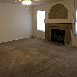 Gorgeous and Charming 3 Bedroom, 2 Bath in Phoenix, AZ (Photo 2 of 12)