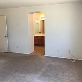 Gorgeous and Charming 3 Bedroom, 2 Bath in Phoenix, AZ (Photo 3 of 12)