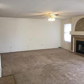 Gorgeous and Charming 3 Bedroom, 2 Bath in Phoenix, AZ (Photo 4 of 12)