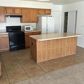 Gorgeous and Charming 3 Bedroom, 2 Bath in Phoenix, AZ (Photo 5 of 12)