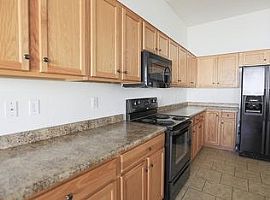 8752 W Frier Dr, Glendale, Az 85305 in Glendale, AZ (Photo 8 of 10)