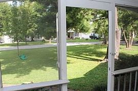  2400 Clarendon Ave, Louisville, Ky 40205 3 Beds 1 Bath 955 Sqf in Louisville, KY (Photo 3 of 4)