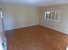  9903 Robsion Rd, Jeffersontown, Ky 40299 3 Beds 1 Bath 1,190 S in Jeffersontown, KY (Photo 3 of 4)