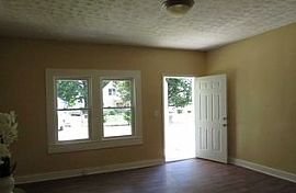  3804 Kahlert Ave, Louisville, Ky 40215 2 Beds 1 Bath 1,000 Sqf in Louisville, KY (Photo 2 of 4)