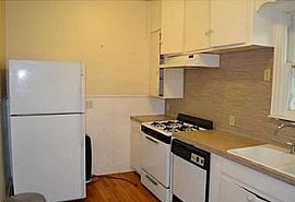  714 Landon Ln, Austin, Tx 78705 2 Beds 1 Bath 962 Sqft in Austin, TX (Photo 2 of 4)