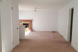  5545 Murrayhill Rd, Charlotte, Nc 28210 3 Beds 2 Baths 1,436 S in Charlotte, NC (Photo 4 of 5)