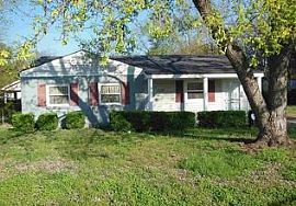 4902 Griffith Dr Nw, Huntsville, Al 35810 3 Beds 1 Bath 864 Sqf in Huntsville, AL (Photo 4 of 8)