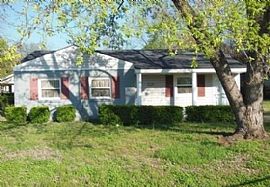 4902 Griffith Dr Nw, Huntsville, Al 35810 3 Beds 1 Bath 864 Sqf in Huntsville, AL (Photo 6 of 8)