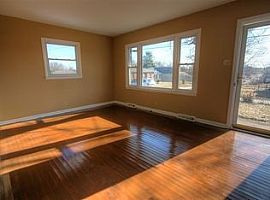 30 Upper St, Winchester, Ky 40391 3 Beds 1 Bath 1,025 Sqft in Winchester, KY (Photo 7 of 11)