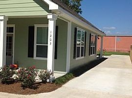1203 4th St, Lake Charles in Lake Charles, LA (Photo 1 of 11)