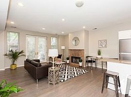 2 Bedroom Home in Lincoln Park, IL (Photo 2 of 11)