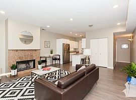 2 Bedroom Home in Lincoln Park, IL (Photo 8 of 11)