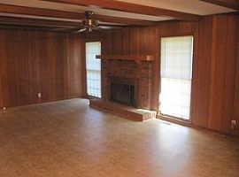  14 Tall Oaks Dr, Greenville, Sc 29611 3 Beds 2 Baths 1,531 Sqf in Greenville, SC (Photo 4 of 4)