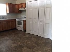  2719 W Jefferson St, Louisville, Ky 40212 2 Beds 1 Bath 960 Sq in Louisville, KY (Photo 2 of 4)