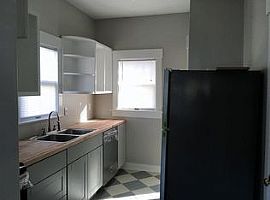  1325 Harrison Ave, Lincoln, Ne 68502 3 Beds 1 Bath 864 Sqft in Lincoln, NE (Photo 3 of 4)