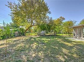 205 Sw Murphy Rd, Burleson, Tx 76028 3 Beds 2 Baths in Burleson, TX (Photo 12 of 12)