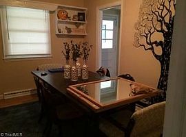 310 Lynbrook Dr, Greensboro, Nc 27405 2 Beds 1 Bath 1,292 Sqft in Greensboro, NC (Photo 11 of 12)