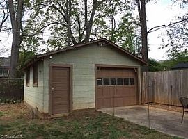 310 Lynbrook Dr, Greensboro, Nc 27405 2 Beds 1 Bath 1,292 Sqft in Greensboro, NC (Photo 3 of 12)