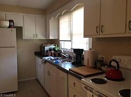 310 Lynbrook Dr, Greensboro, Nc 27405 2 Beds 1 Bath 1,292 Sqft in Greensboro, NC (Photo 8 of 12)